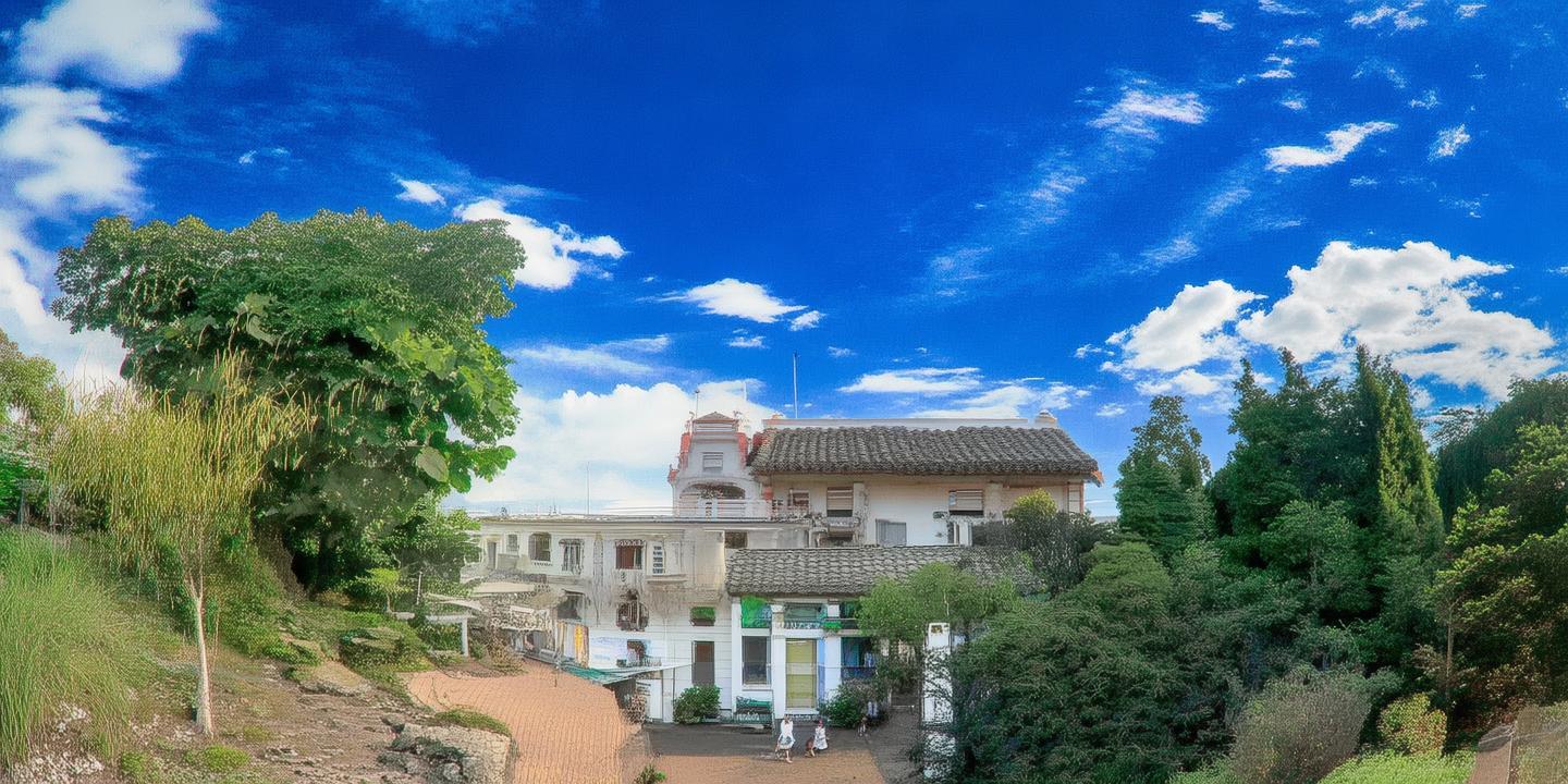 皋兰软儿梨冰酒庄园推出“古法酿酒课”,游客可封存专属酒坛,体验传统酿酒乐趣